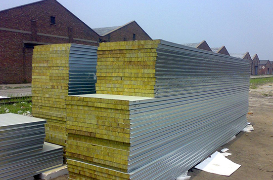 巖棉玻璃絲棉彩鋼復(fù)合板(圖1)